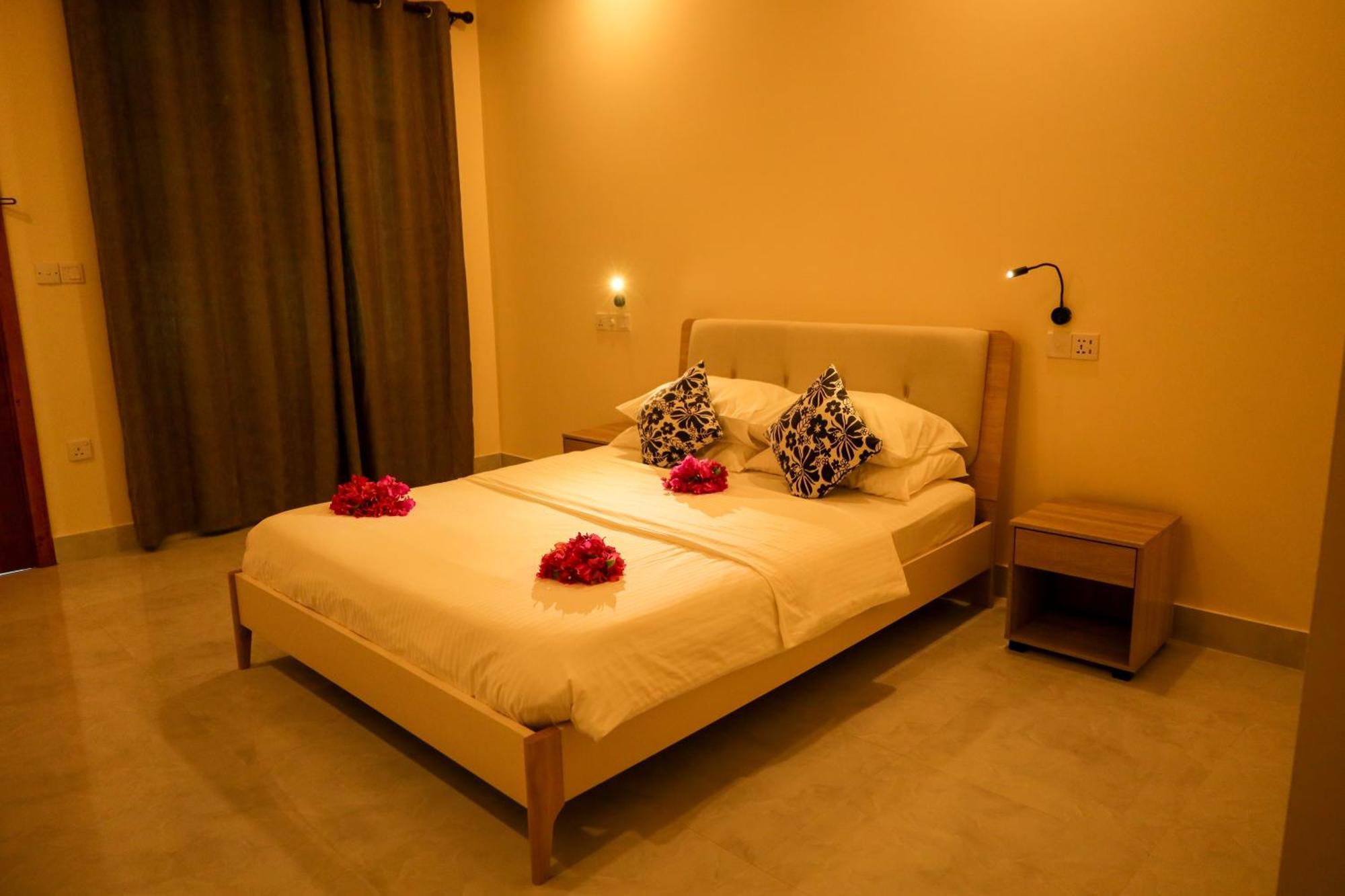 Charming Holiday Lodge- Addu Atoll Meedhoo, Maldives Ngoại thất bức ảnh