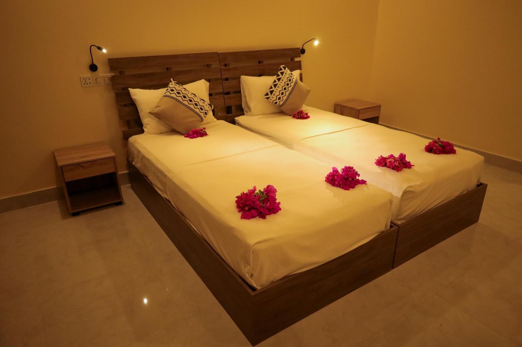 Charming Holiday Lodge- Addu Atoll Meedhoo, Maldives Ngoại thất bức ảnh