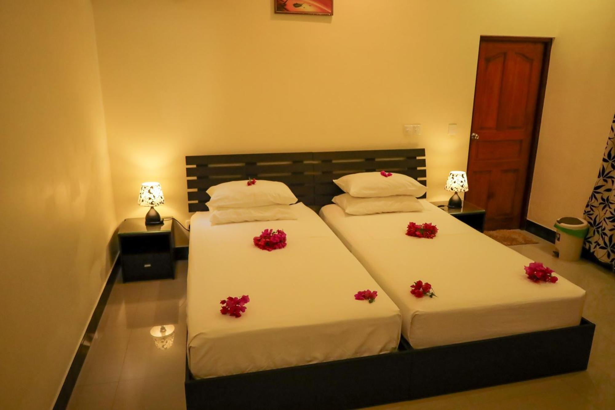 Charming Holiday Lodge- Addu Atoll Meedhoo, Maldives Ngoại thất bức ảnh