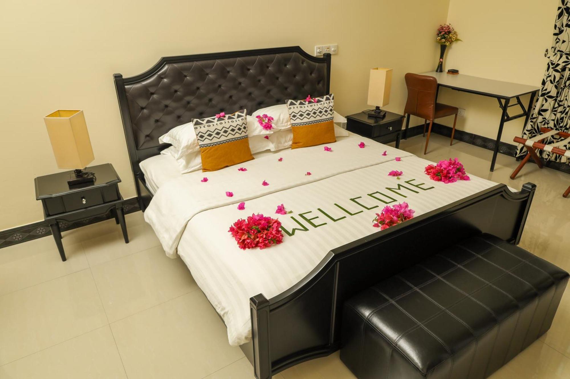 Charming Holiday Lodge- Addu Atoll Meedhoo, Maldives Ngoại thất bức ảnh